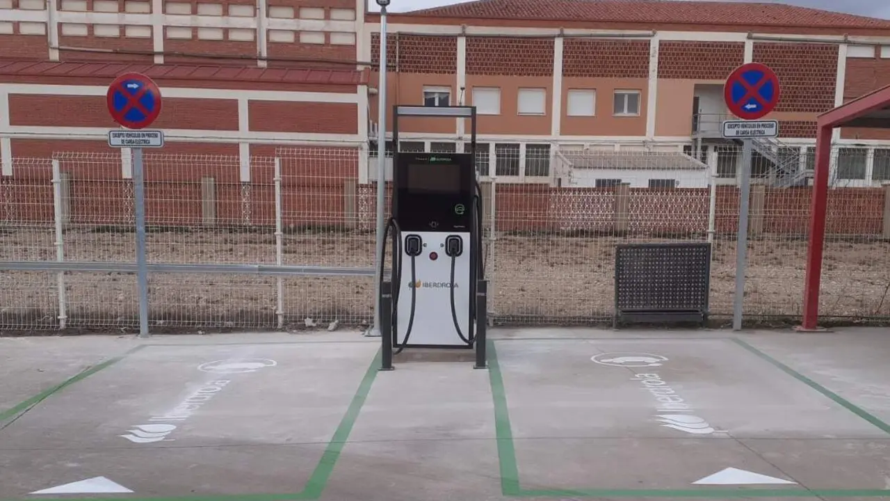 Iberdrola instala en Calamocha un punto de recarga superr&aacute;pida para veh&iacute;culos el&eacute;ctricos