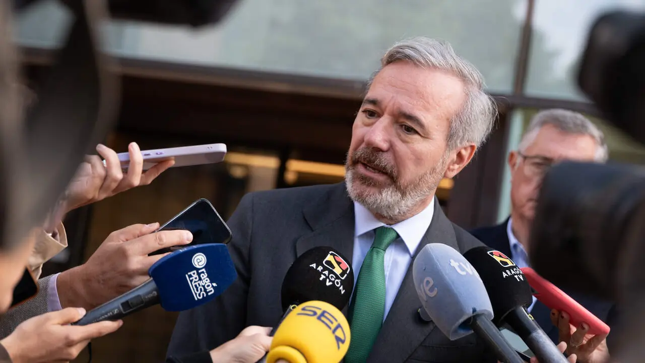 El presidente de Arag&oacute;n, Jorge Azc&oacute;n, en la Hospeder&iacute;a de San Juan de la Pe&ntilde;a / Fabi&aacute;n Sim&oacute;n