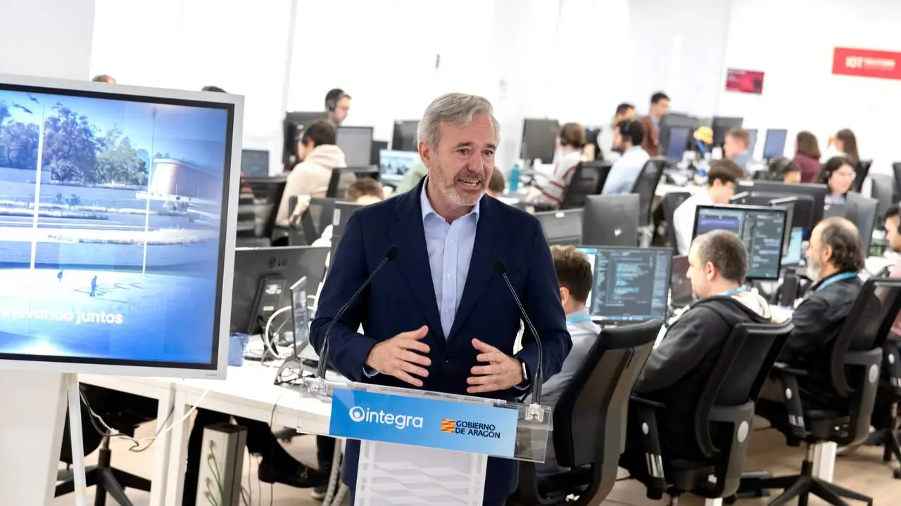 El presidente de Arag&oacute;n, Jorge Azc&oacute;n, en Integra Tecnolog&iacute;a./ Fabi&aacute;n Sim&oacute;n