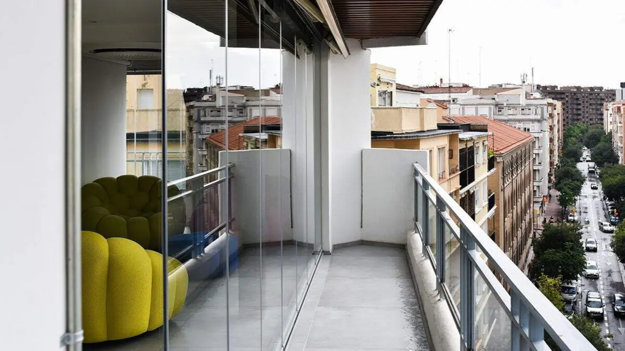 Acristalamiento en terraza de Lumon. / LUMON