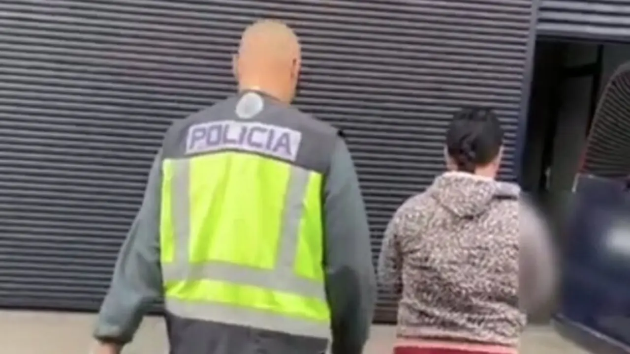 Detenida una cuidadora por robar joyas de la anciana a la que asist&iacute;a. / POLIC&Iacute;A NACIONAL