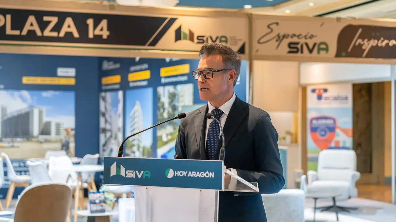 El consejero V&iacute;ctor Serrano, en la inauguraci&oacute;n del SIVA 2025. / &Aacute;lvaro Calvo para HOY ARAG&Oacute;N
