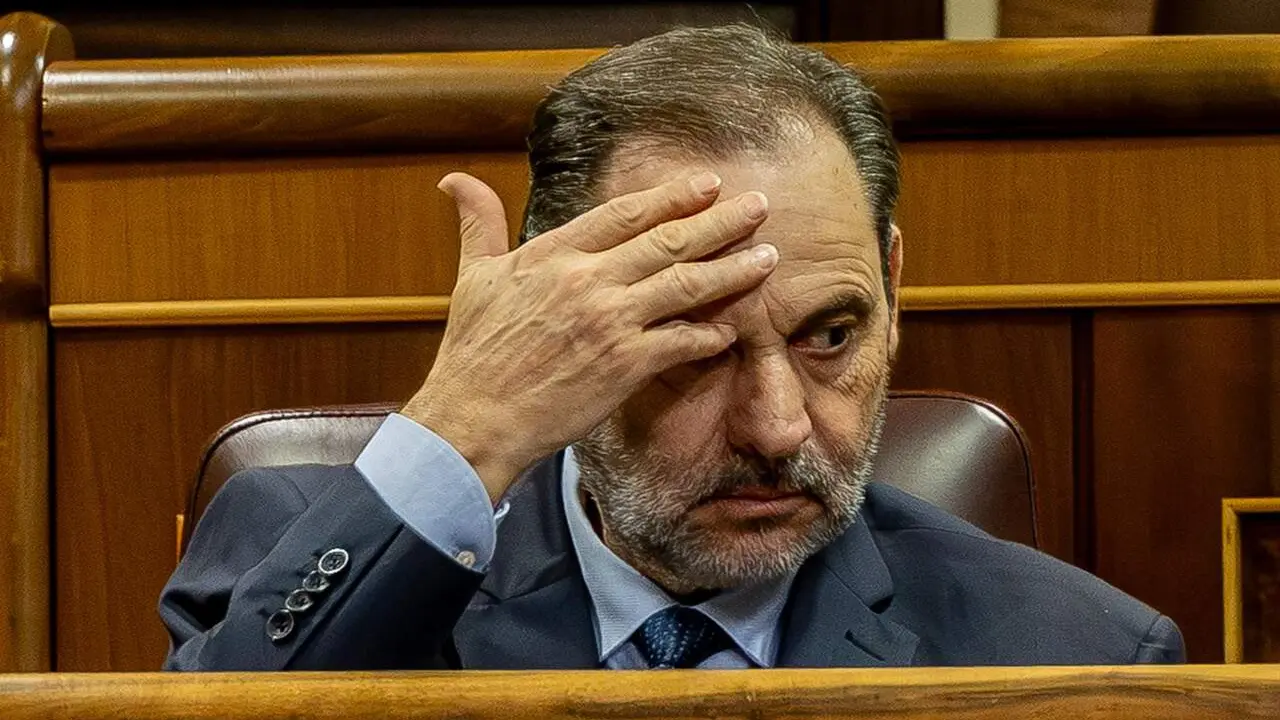 El diputado Jos&eacute; Luis &Aacute;balos durante una sesi&oacute;n plenaria en el Congreso de los Diputados, a 21 de octubre de 2025, en Madrid (Espa&ntilde;a). / EP