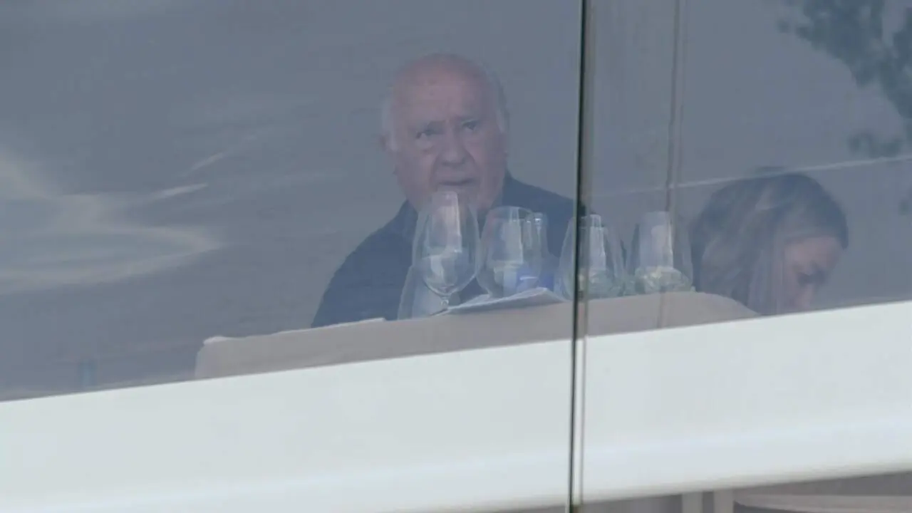 La presidenta de Inditex, Marta Ortega, y el empresario Amancio Ortega. / EP
