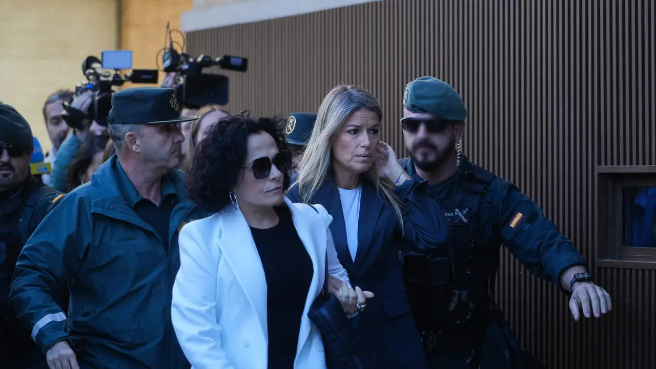 La periodista Isabel Vilaplana a la llegada de los juzgados de Catarroja./ EP