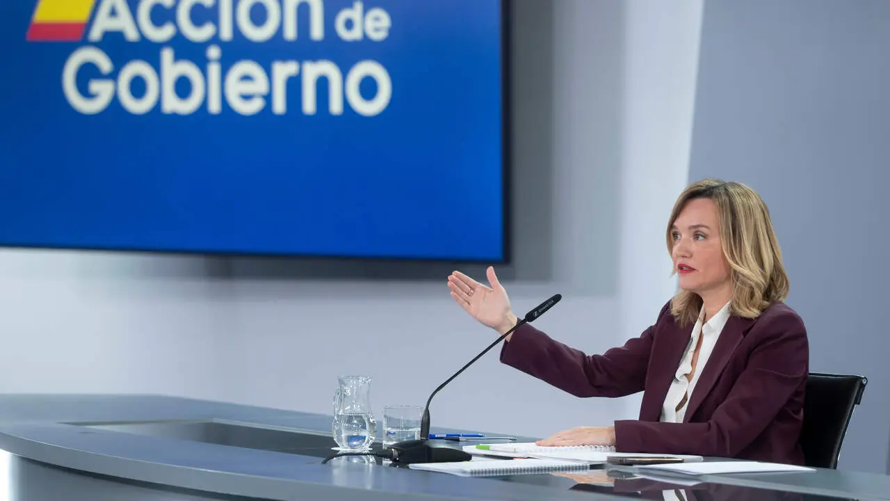 La ministra de Educaci&oacute;n y Deportes, Pilar Alegr&iacute;a, en la rueda de prensa tras el Consejo de Ministros./ EP