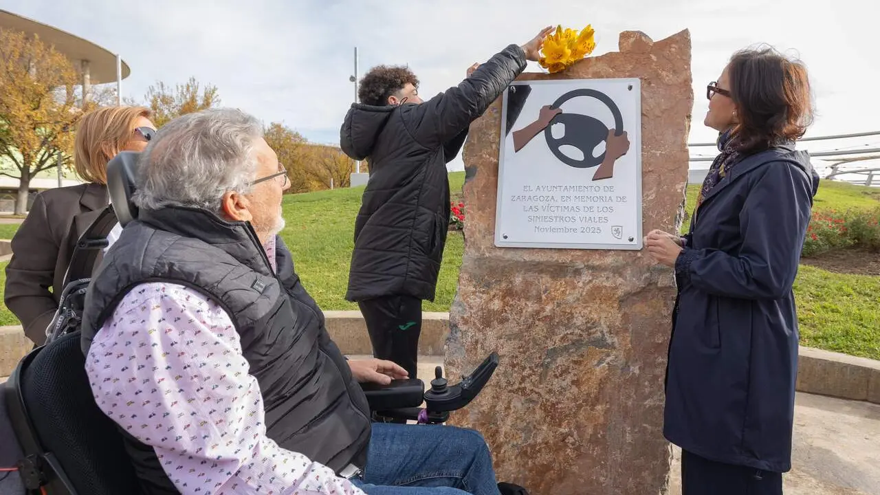 Inauguraci&oacute;n del monolito. /AZ