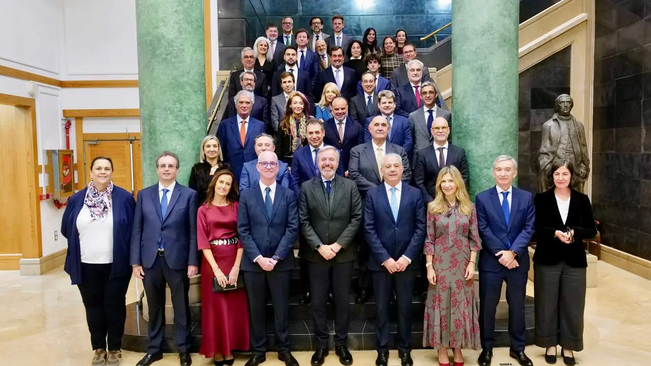 Cumbre Empresarial por la Competitividad de Aragón y Premio de Honor Empresa de Aragón. / FABIÁN SIMÓN