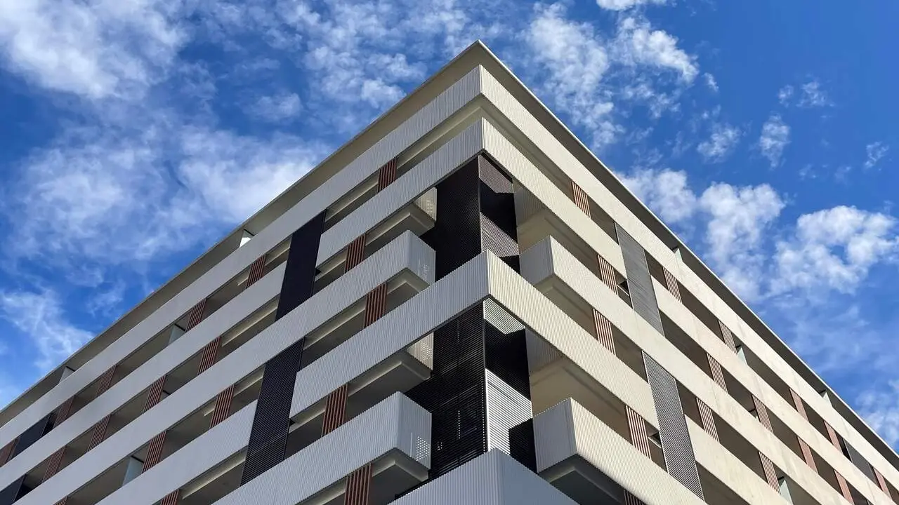 vNtto se compone de 63 viviendas en uno de los barrios m&aacute;s din&aacute;micos de Zaragoza: Parque Venecia / Ebrosa