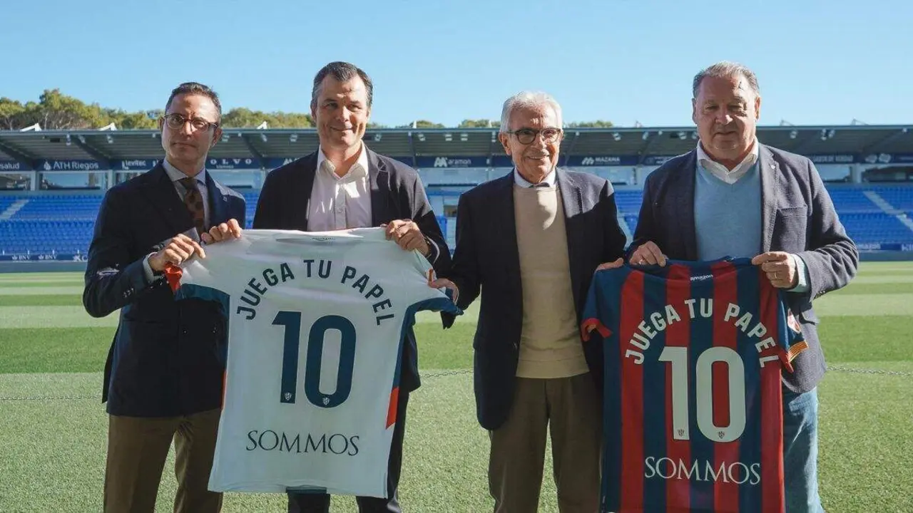 Acto de renovaci&oacute;n del acuerdo entre Fundaci&oacute;n Alcoraz e ICT Ib&eacute;rica. / SD HUESCA