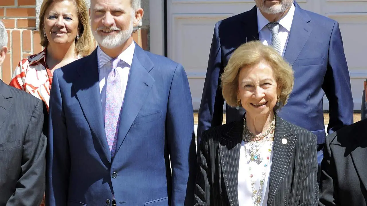 El Rey Felipe y la Reina Sof&iacute;a durante a la audiencia al Comit&eacute; Ejecutivo de la Federaci&oacute;n Espa&ntilde;ola de Bancos de Alimentos en el Palacio de La Zarzuela. / EP