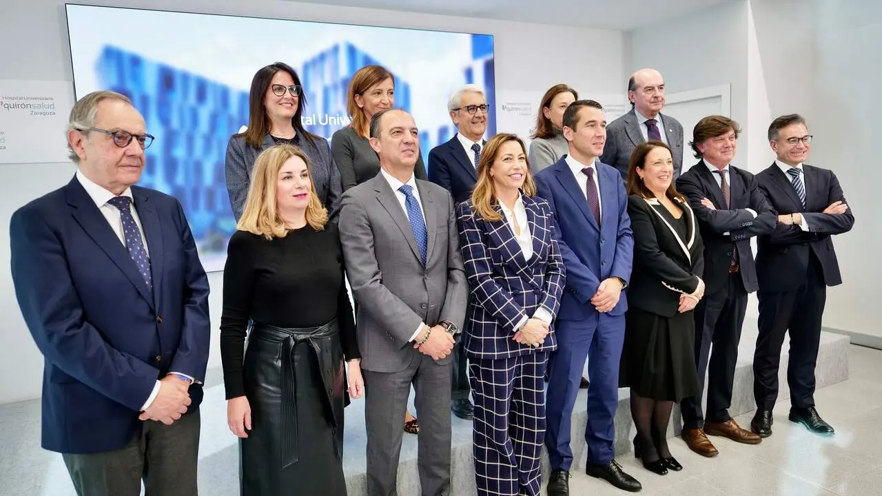 El consejero de Sanidad y la consejera de Universidades asisten al acto de acreditaci&oacute;n de Quir&oacute;nsalud como hospital universitario. / FABI&Aacute;N SIM&Oacute;N