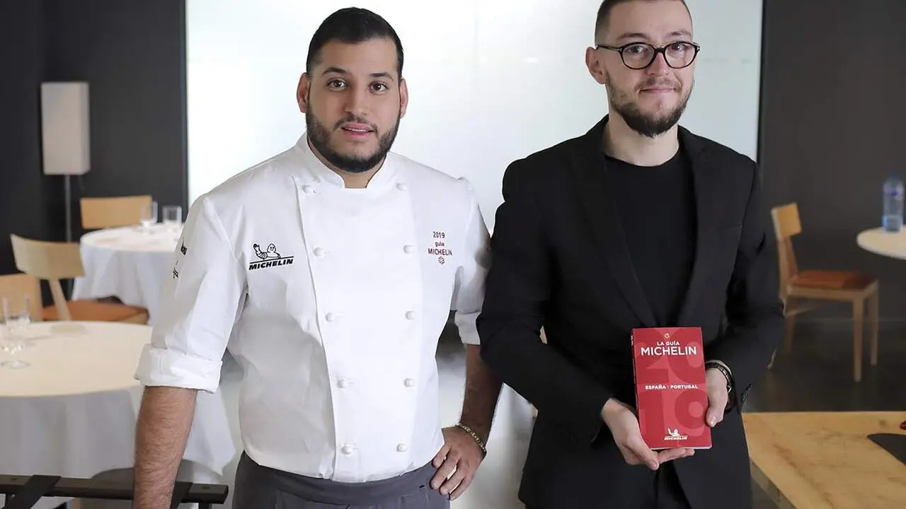 Rams&eacute;s Gonz&aacute;lez (izqda), el chef que catapuls&oacute; Cancook en 2018 con su Estrella Michelin / Cedida
