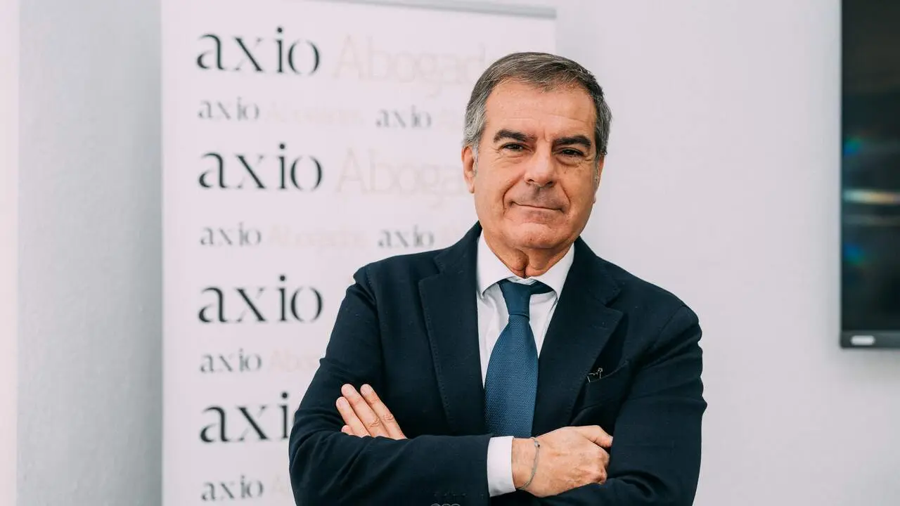 Imagen de Javier Os&eacute;s en su despacho en la calle Joaqu&iacute;n Costa de Zaragoza/H.A.