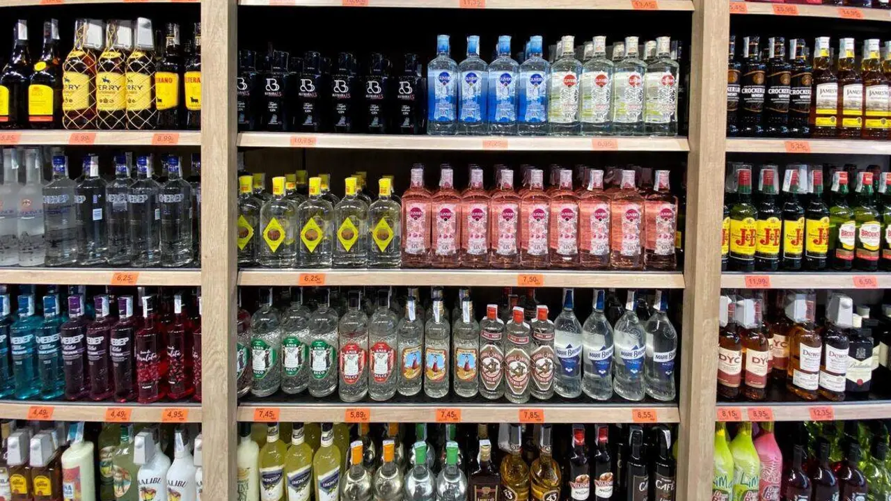 Archivo - Pasillo de bebidas alcoh&oacute;licas en un supermercado.
- Eduardo Parra - Europa Press - Archivo