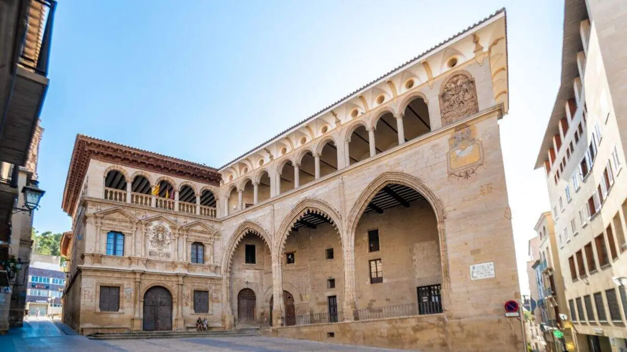 Plaza de Espa&ntilde;a de Alca&ntilde;iz. / DAVID GIL