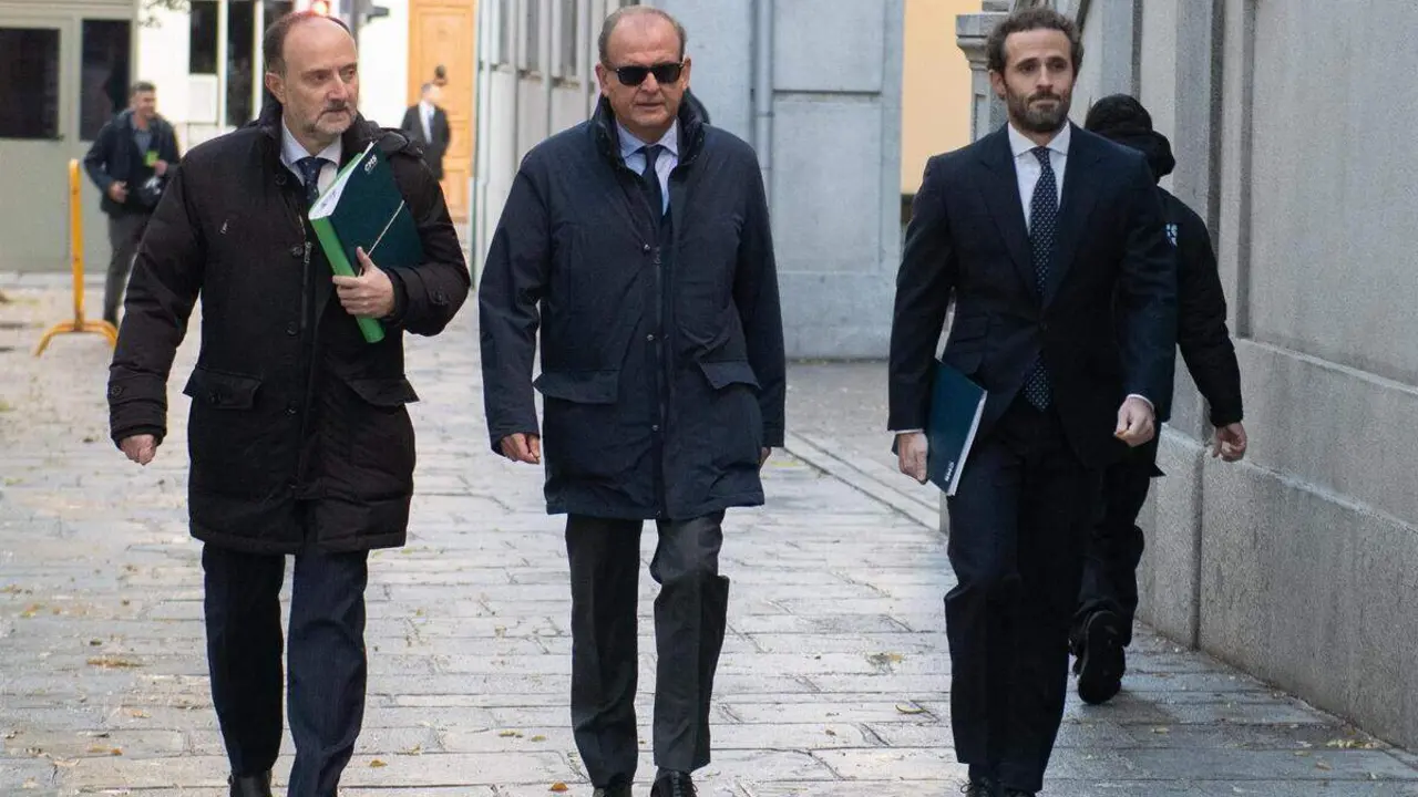 El exdirectivo de Acciona, Justo Vicente Pelegrini a su llegada al Tribunal Supremo, a 3 de diciembre de 2025, en Madrid (Espa&ntilde;a).
- Fernando S&aacute;nchez - Europa Press