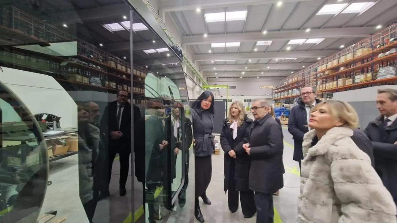 La vicepresidenta del Gobierno de Arag&oacute;n, Mar Vaquero, ha visitado la empresa Up Lifting junto a la alcaldesa de Huesca, Lorena Orduna, el director gerente de Walqa, Carlos Ortas, y el director de Up Lifting, Roberto Garzo. / GOBIERNO DE ARAG&Oacute;N