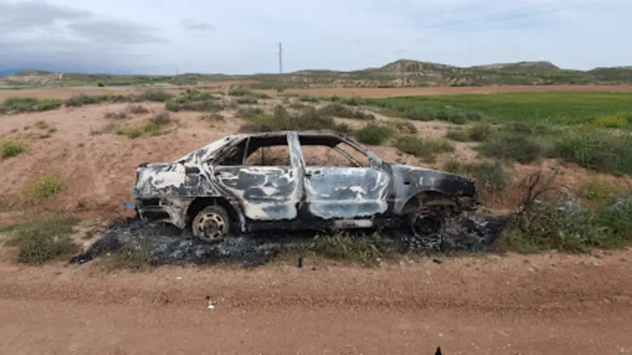 Un veh&iacute;culo calcinado / HOY ARAG&Oacute;N