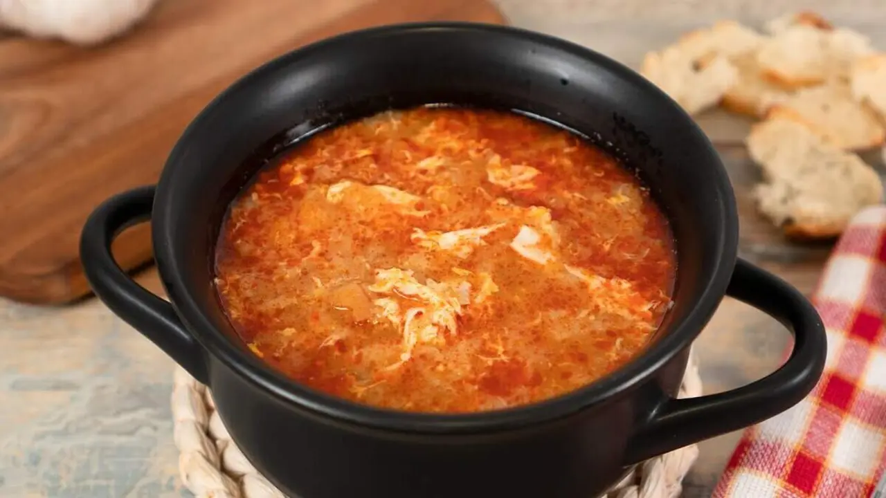 Sopa de ajo casera