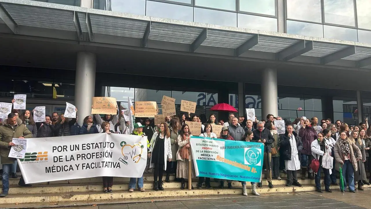 Concentraci&oacute;n de m&eacute;dicos este mi&eacute;rcoles en Zaragoza. / HA