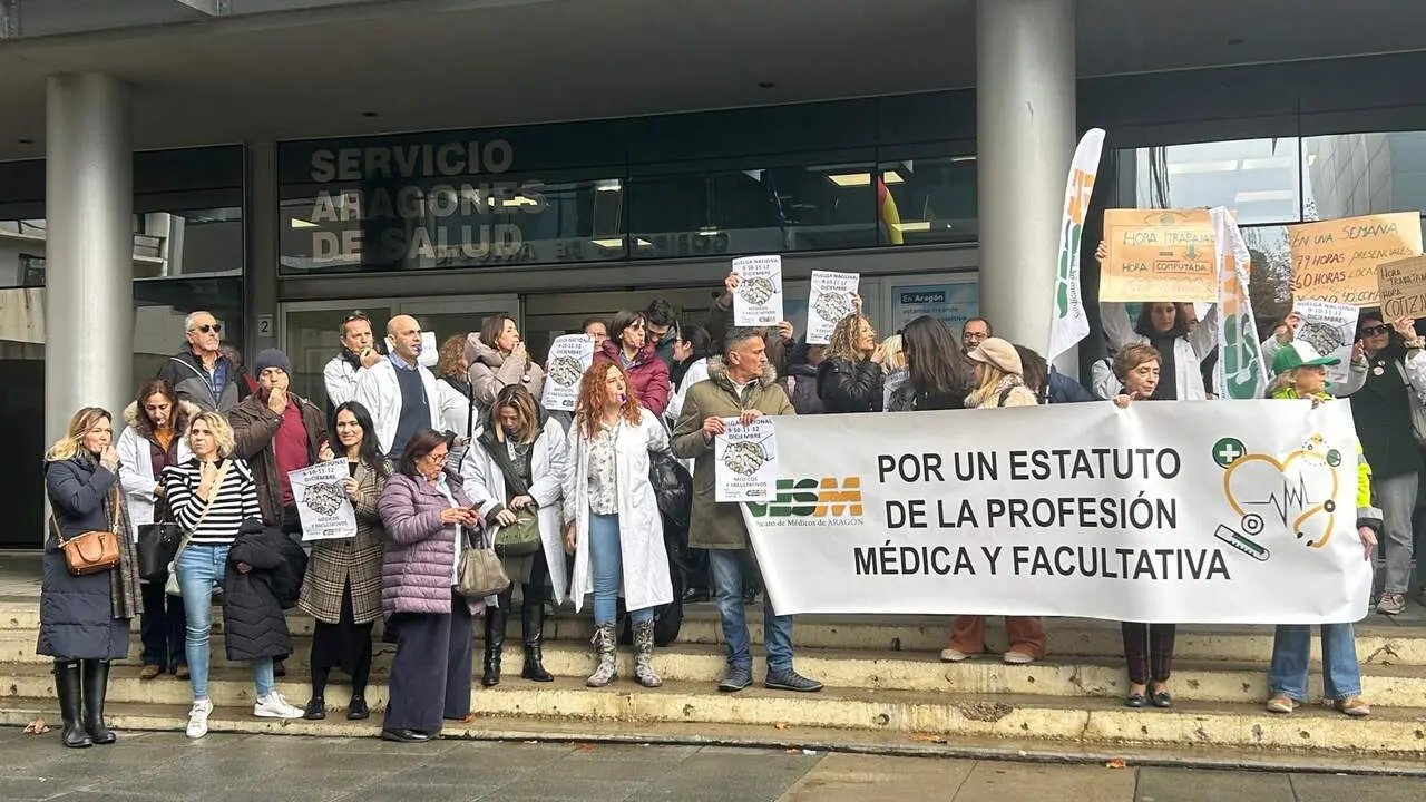 Concentraci&oacute;n de m&eacute;dicos el pasado mes de diciembre en Zaragoza. / HA