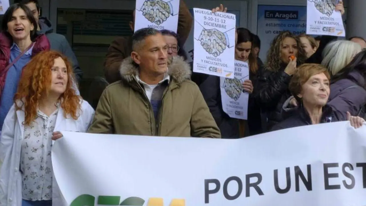 Manuel Mu&ntilde;oz en una de las concentraciones de esta semana en Zaragoza.
