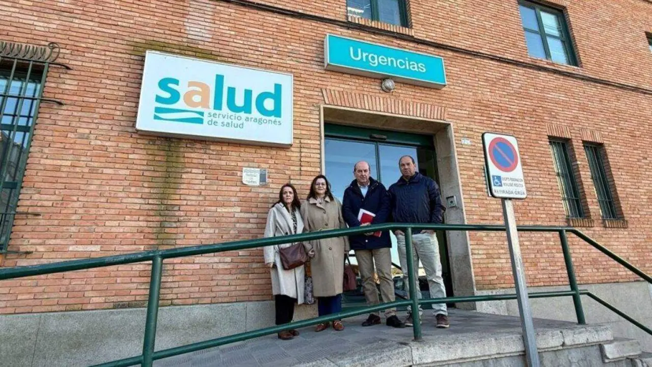 Visita el pasado mes de febrero del director general de Asistencia Sanitaria al centro de salud de Caspe. / AYTO. CASPE