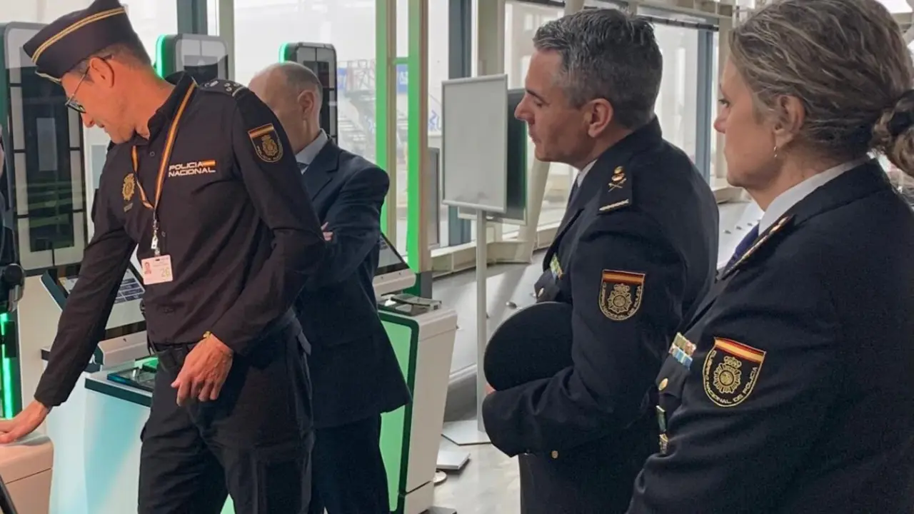 La Polic&iacute;a Nacional presenta el Entry Exit System en el aeropuerto de Zaragoza