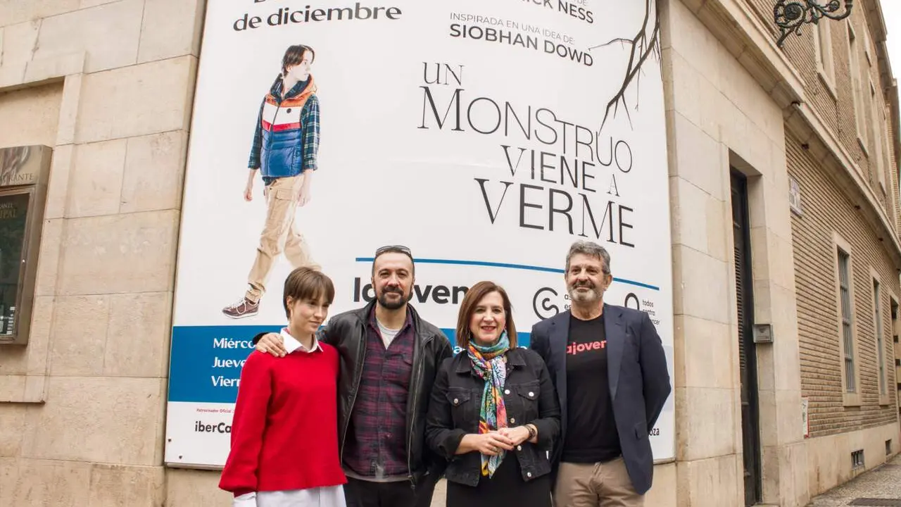 Presentaci&oacute;n de Un monstruo viene a verme. / AZ