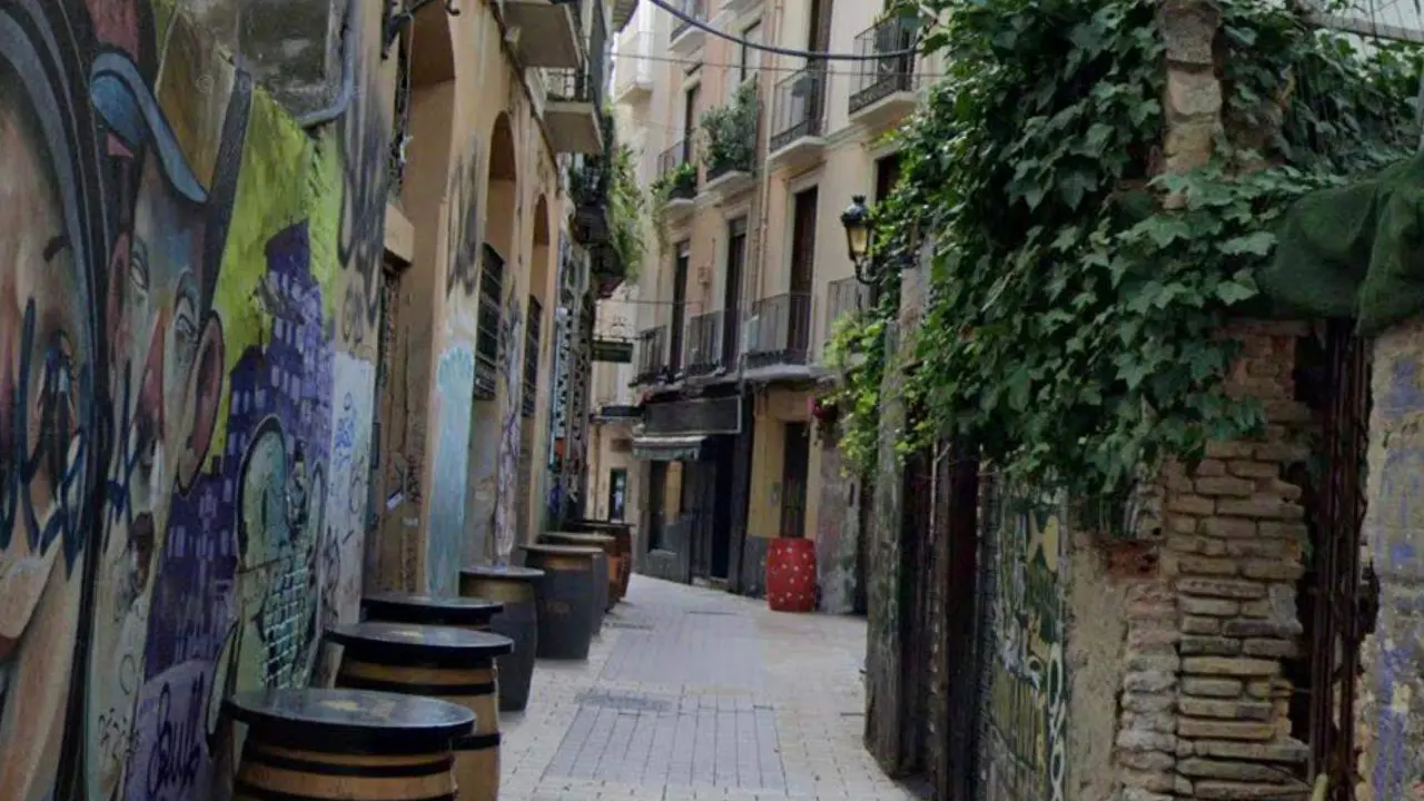 Imagen de la calle donde se produjeron los altercados y la polic&iacute;a tuvo que intervenir/Google Maps