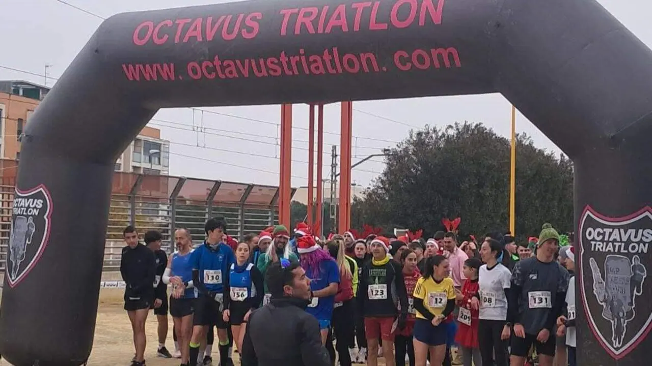El club Octavus Triatlon organiza la carrera San Silvestre de Utebo. / HA