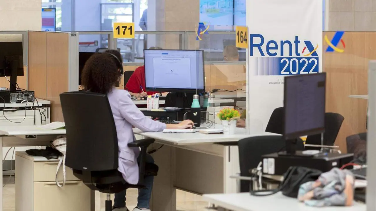 Archivo - Interior de las oficinas de la Administraci&oacute;n de la Agencia Tributaria de Madrid-Guzm&aacute;n el Bueno, a 25 de mayo de 2023, en Madrid (Espa&ntilde;a) ./ Alberto Ortega - Europa Press