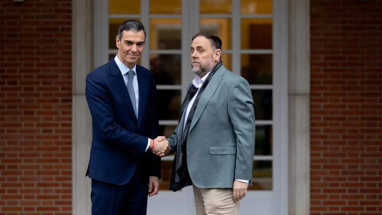 El presidente del Gobierno, Pedro S&aacute;nchez, recibe al presidente de Esquerra Republicana de Catalunya (ERC), Oriol Junqueras, en el Palacio de la Moncloa, a 8 de enero de 2026 ./ Eduardo Parra - Europa Press