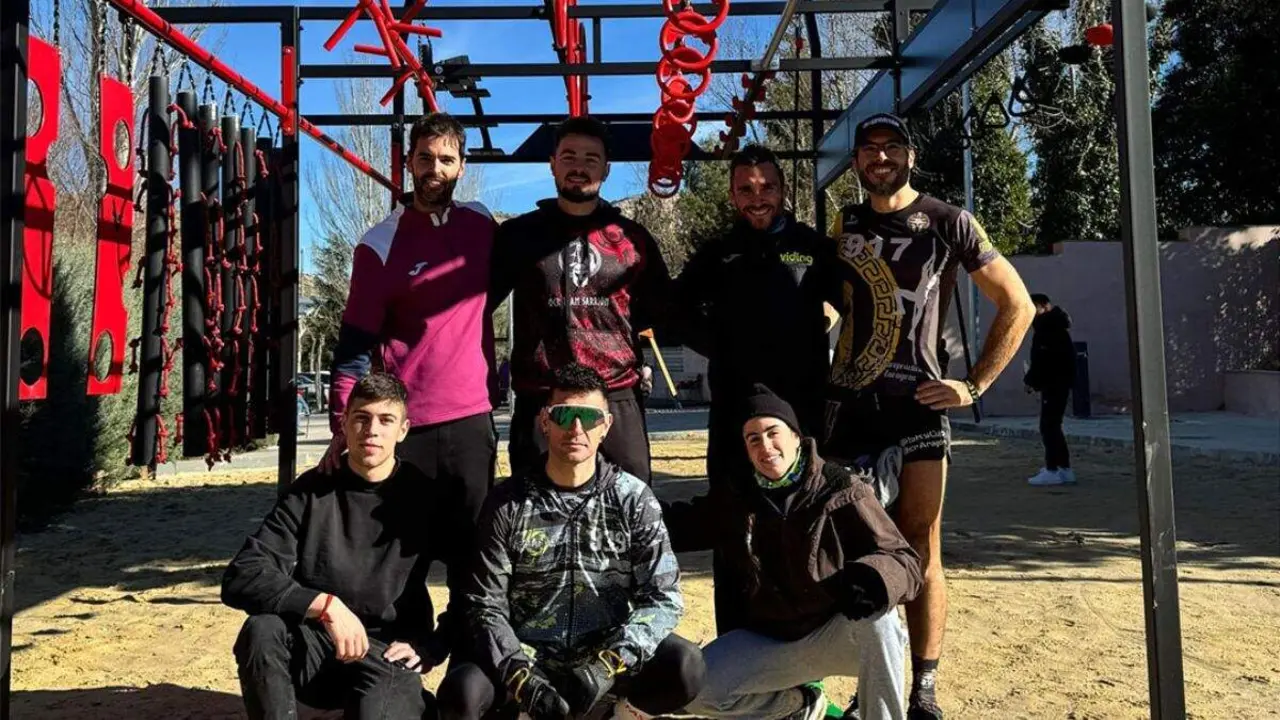 Deportistas de OCR y entrenamiento funcional en la inauguraci&oacute;n del parque de Utrillas. / AYTO. UTRILLAS