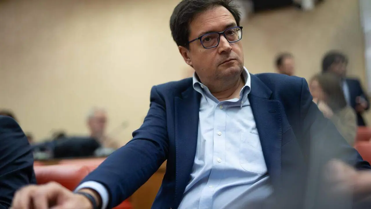 Archivo - El ministro de Transformaci&oacute;n Digital y Funci&oacute;n P&uacute;blica, &Oacute;scar L&oacute;pez, durante la presentaci&oacute;n de su libro &lsquo;Discursos Parlamentarios de Jos&eacute; Luis Rodr&iacute;guez Zapatero&rsquo; ./ Alejandro Mart&iacute;nez V&eacute;lez - Europa Press - Archivo