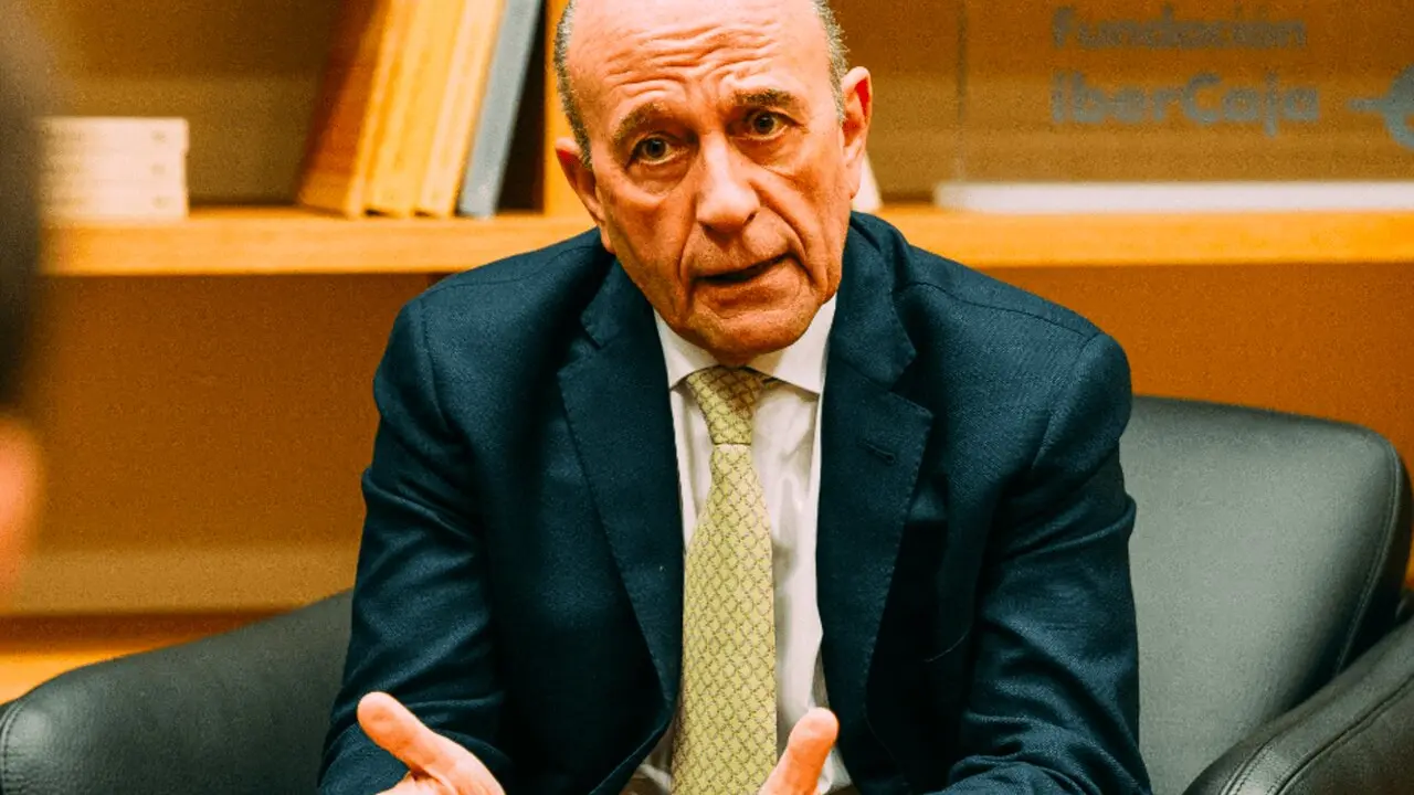 El periodista Jos&eacute; Antonio Zarzalejos, durante la entrevista con HOY ARAG&Oacute;N / &Aacute;lvaro Calvo