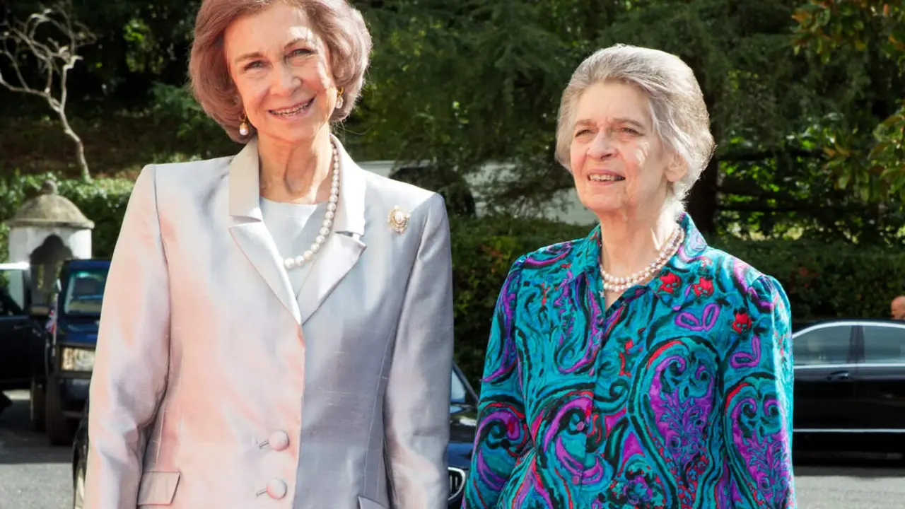 La Reina Sof&iacute;a junto a su hermana, la princesa Irene de Grecia