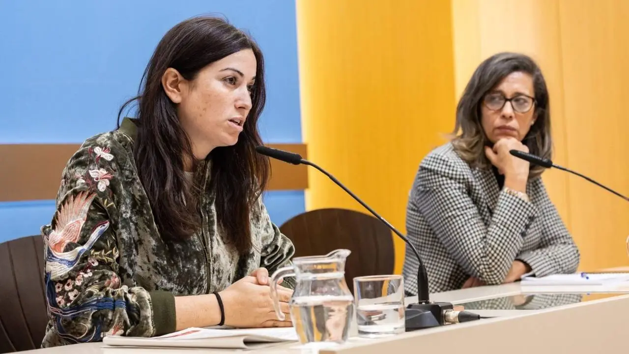 Las consejeras municipales de Medio Ambiente y Movilidad, Tatiana Gaudes, y Pol&iacute;ticas Sociales, Marian Or&oacute;s. /AZ