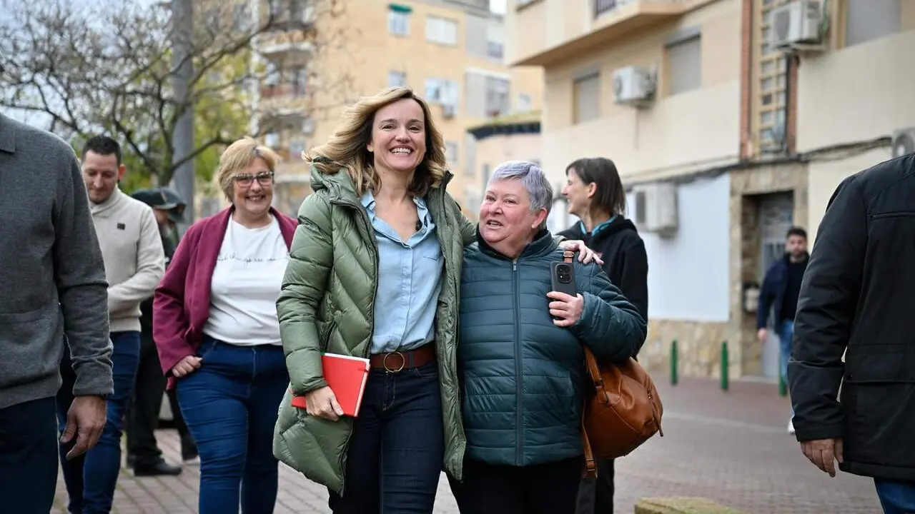 Pilar Alegr&iacute;a, durante un paseo electoral por el municipio de Utebo / Marcos Cebri&aacute;n