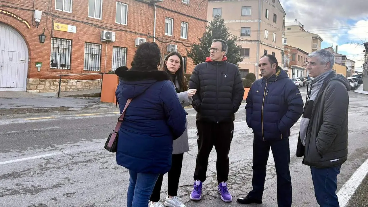 La candidata Cristina Navarro, junto a otros candidatos del PAR y militantes. / PAR