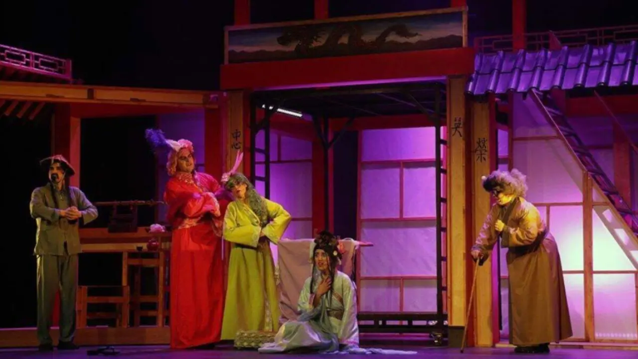 Una de las escenas del musical de Mulan, de la compa&ntilde;&iacute;a de Row. / TEATRO DE LAS ESQUINAS