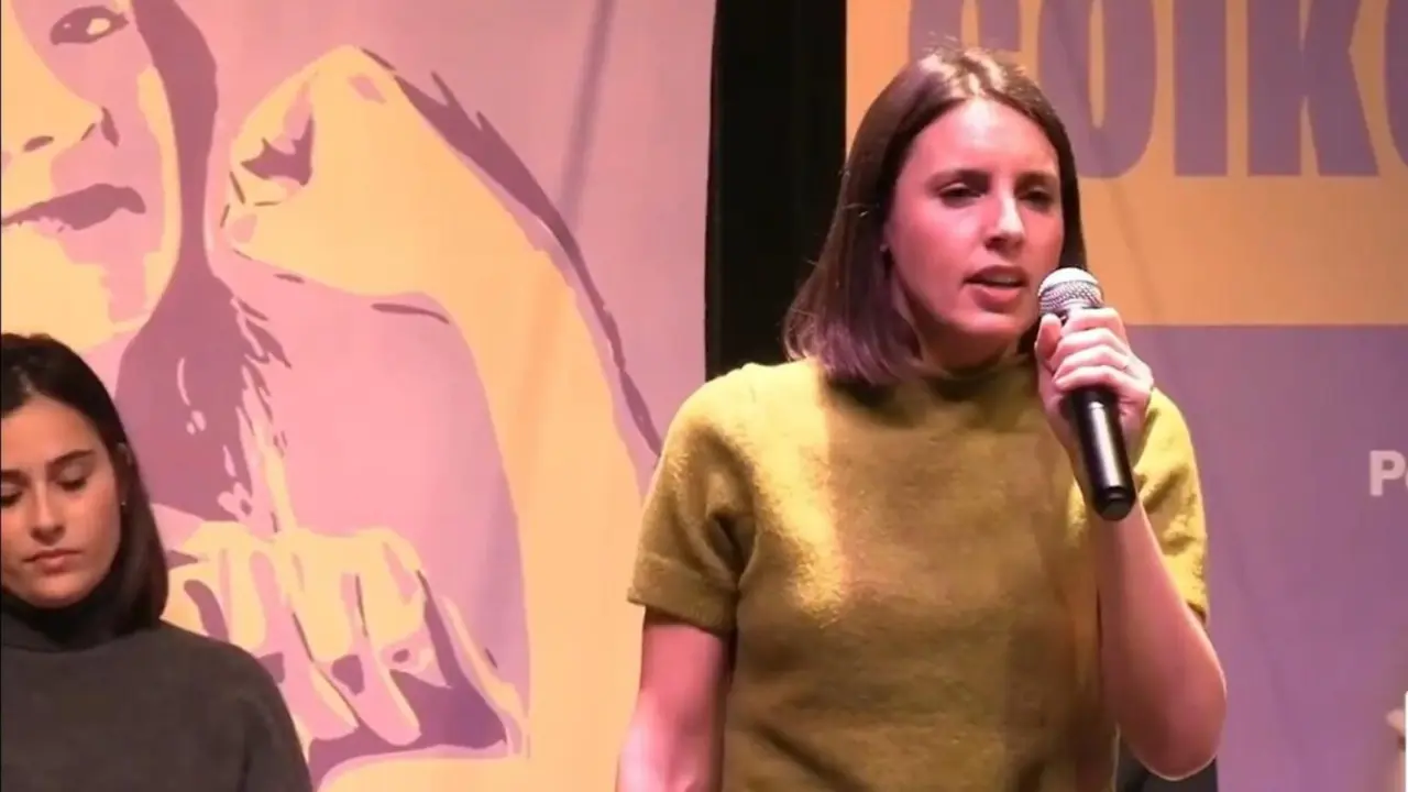 La eurodiputada y scretaria pol&iacute;tica de Podemos, Irene Montero, en un mitin en Zaragoza ./ E.P