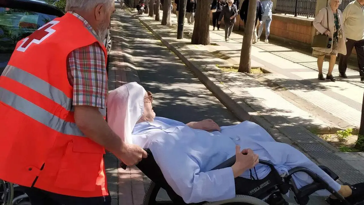Participar&aacute;n cerca de 200 voluntarios y 36 veh&iacute;culos, entre coches, veh&iacute;culos de transporte adaptado y ambulancias ,/ Cruz Roja