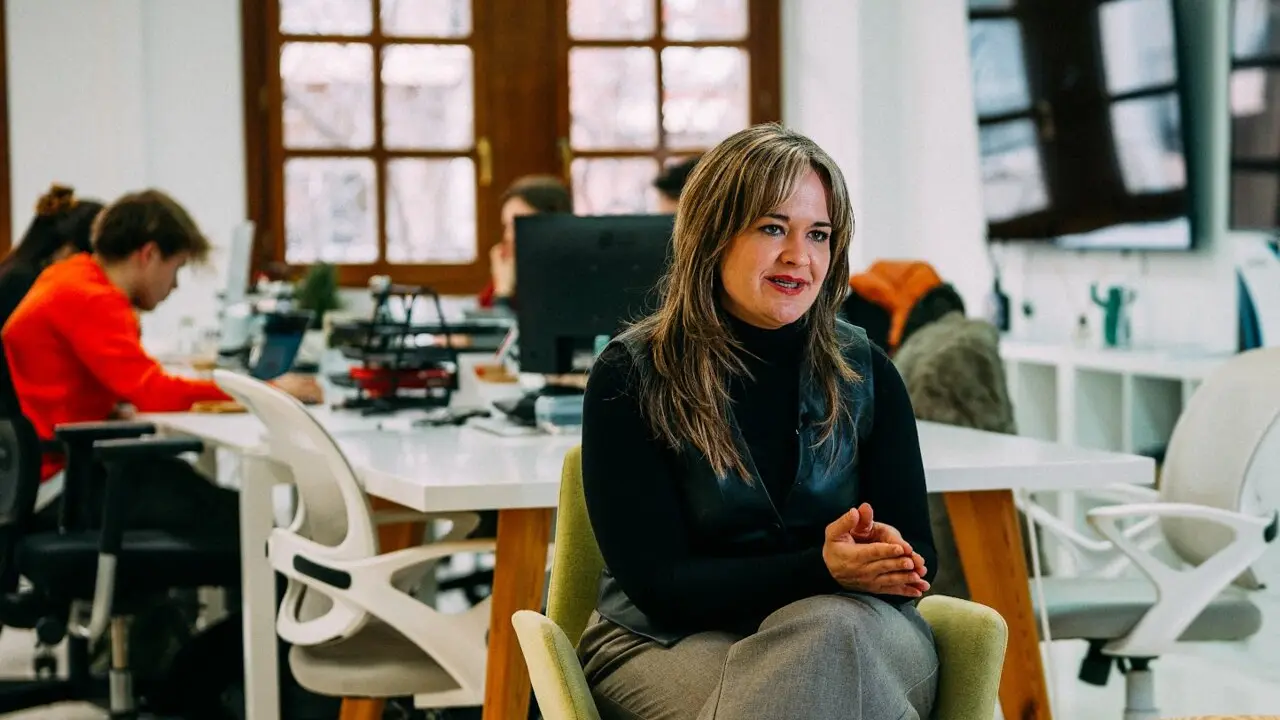 La candidato de Podemos al Gobierno de Arag&oacute;n, Mar&iacute;a Goikoetxea, durante la entrevista en la redacci&oacute;n de HOY ARAG&Oacute;N / &Aacute;lvaro Calvo