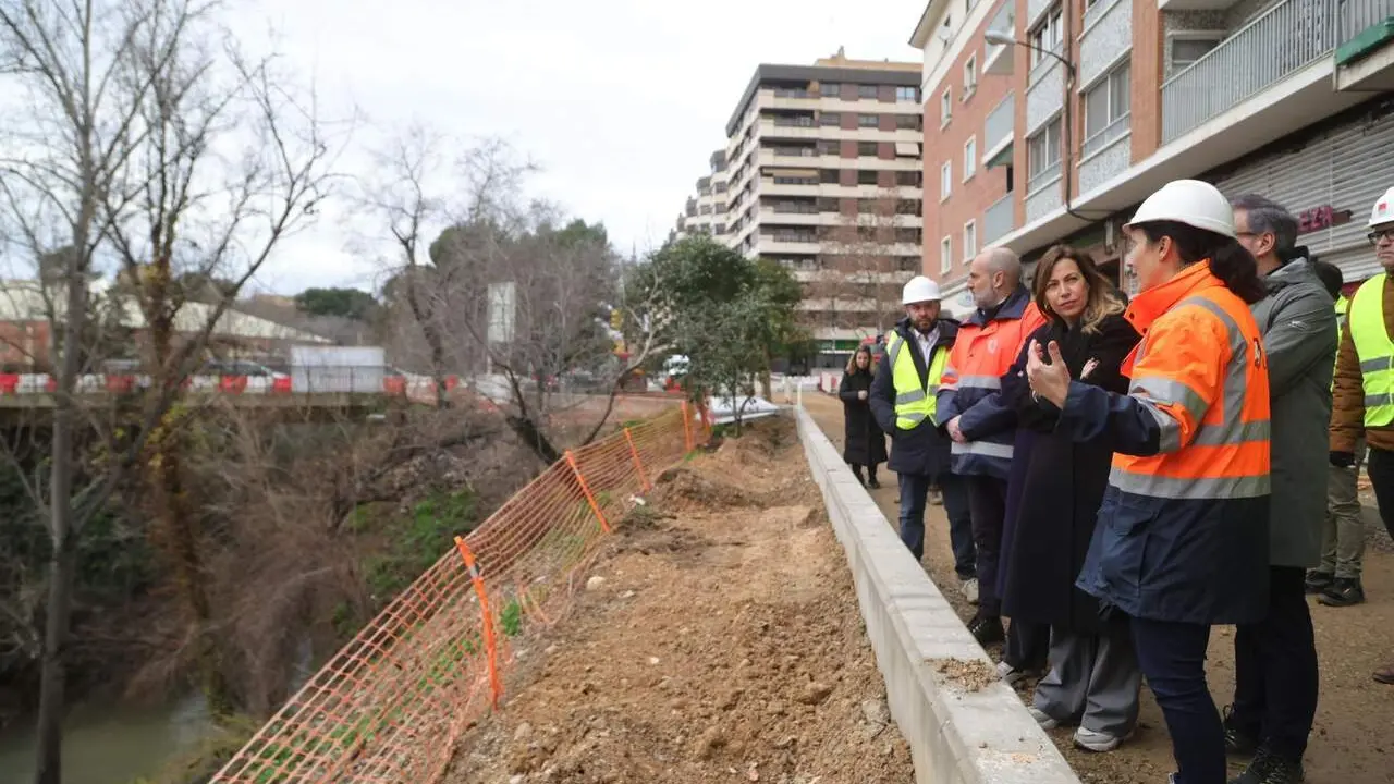 Visita a las obras de regeneraci&oacute;n del r&iacute;o Huerva. /AZ
