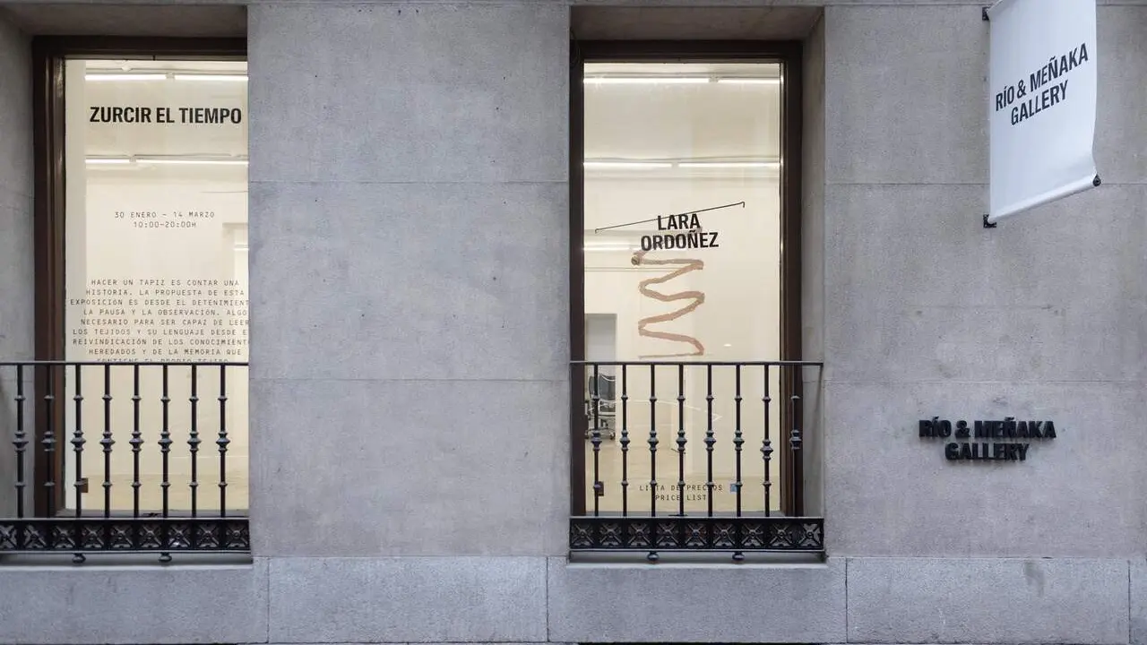 Fachada de la galer&iacute;a de arte &lsquo;R&iacute;o & Me&ntilde;aka&rsquo; durante la huelga que afecta a las galer&iacute;as de arte en Espa&ntilde;a, a 2 de febrero de 2026, en madrid (Espa&ntilde;a). Con el lema &lsquo;Puertas Cerradas al 21%&rsquo; las galer&iacute;as de arte espa&ntilde;olas protestan desde el 2 de febrero. / EP