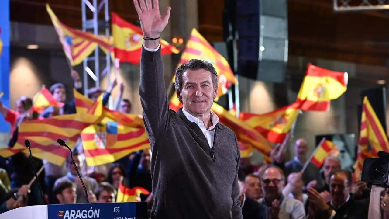El presidente del PP, Alberto N&uacute;&ntilde;ez Feij&oacute;o, participa en el cierre de campa&ntilde;a de las elecciones auton&oacute;micas de Arag&oacute;n, a 6 de febrero de 2026, en Zaragoza, Arag&oacute;n (Espa&ntilde;a). Los comicios se celebran el pr&oacute;ximo domingo 8 de febrero ./ Ram&oacute;n Comet - Europa Press