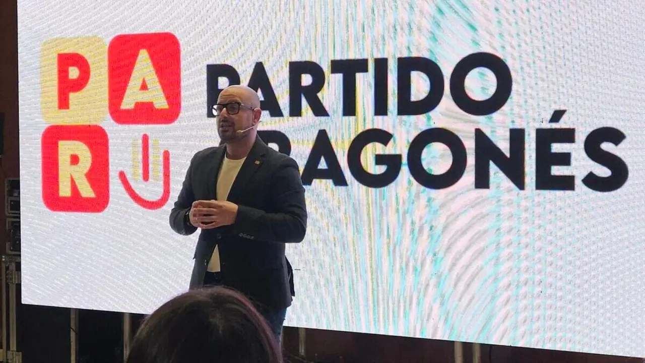 El candidato del PAR a la Presidencia de Arag&oacute;n, Alberto Izquierdo, en el acto de cierre de campa&ntilde;a ./ PAR