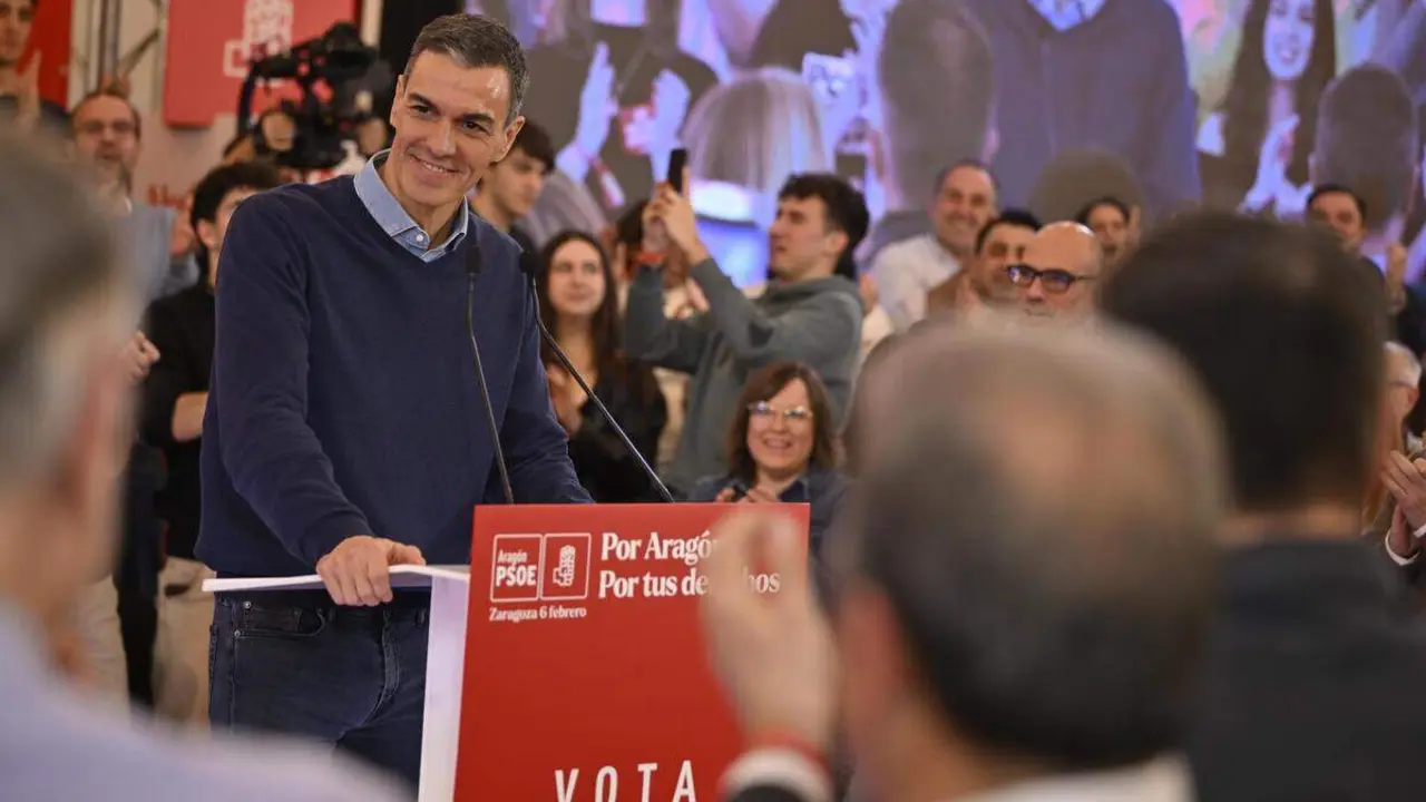 El secretario general del PSOE y presidente del Gobierno, Pedro S&aacute;nchez, interviene en el acto de cierre de campa&ntilde;a, a 6 de febrero de 2026, en Zaragoza, Arag&oacute;n (Espa&ntilde;a). Los comicios se celebran el pr&oacute;ximo domingo 8 de febrero ./ Marcos Cebri&aacute;n - Europa Press